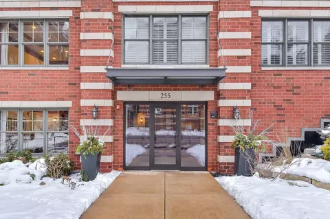 255 E Liberty Dr #704-2, Wheaton, IL 60187 photo 2