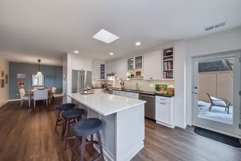 255 E Liberty Dr #704-2, Wheaton, IL 60187 photo 7