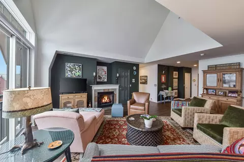 255 E Liberty Dr #704-2, Wheaton, IL 60187 photo 8