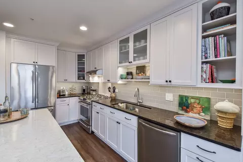 255 E Liberty Dr #704-2, Wheaton, IL 60187 photo 6
