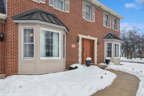 32 Walnut Cir, Sugar Grove, IL 60554