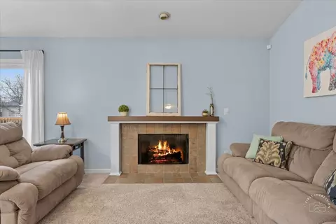 Living - 504 Banbury Ave, Elburn, IL 60119 photo 2 of 3