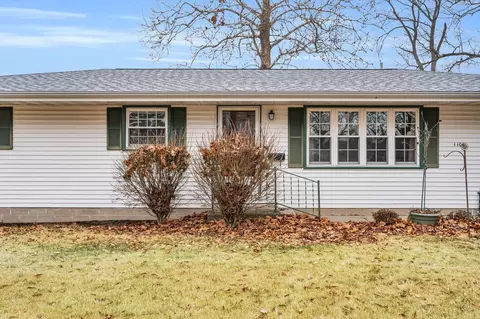1106 Poplar Ln, Monticello, IL 61856