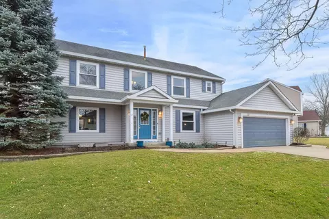 13 Larkspur Ln, Streamwood, IL 60107