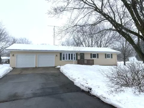 301 N 5th St, Malta, IL 60150