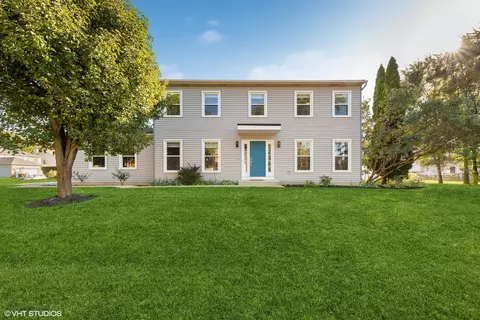 1 N124 Fanchon St, Carol Stream, IL 60188