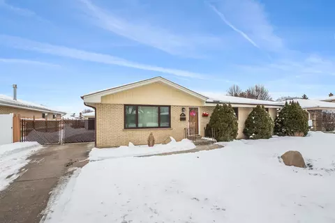 569 Victoria Ln, Wood Dale, IL 60191