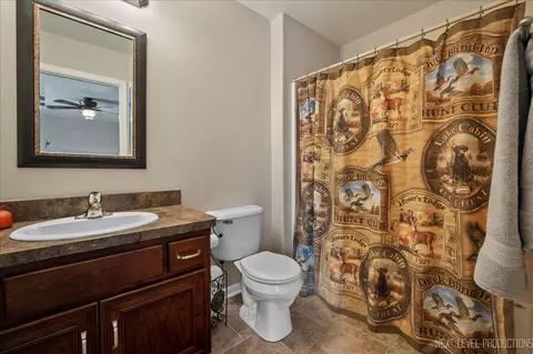 Bath - 14211 Chalk Hill Rd, Plainfield, IL 60544 photo 3 of 5