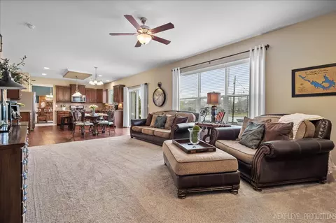 Living - 14211 Chalk Hill Rd, Plainfield, IL 60544 photo 3 of 4