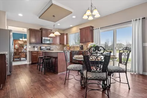 Dining - 14211 Chalk Hill Rd, Plainfield, IL 60544 photo 1 of 3