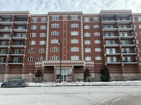 675 Pearson St #809, Des Plaines, IL 60016