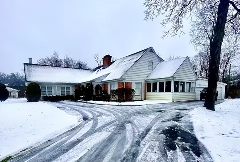 1207 Maple Ln, Glenview, IL 60025