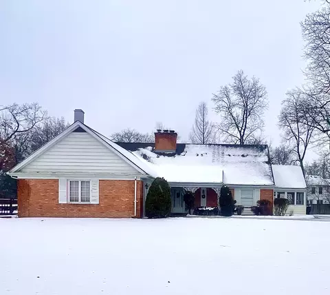 1207 Maple Ln, Glenview, IL 60025 photo 2