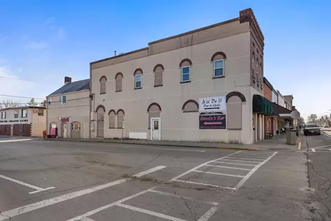 113 E Progress St, Arthur, IL 61911 photo 1