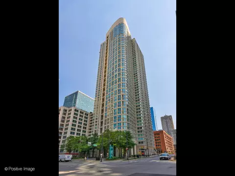 345 N La Salle St #3006, Chicago, IL 60654