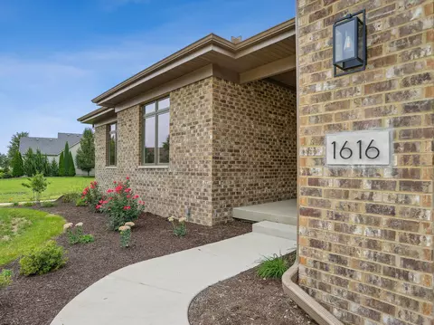 1616 Crabapple Ln, Champaign, IL 61822