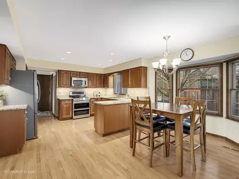 130 Sunset Ridge Rd, Willowbrook, IL 60527 photo 4