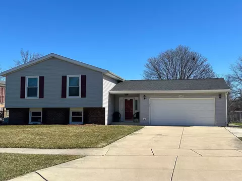 1495 Coloma Pl, Wheaton, IL 60189