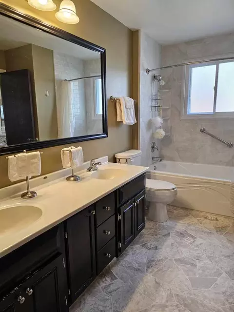 Bath - 1495 Coloma Pl, Wheaton, IL 60189 photo 1 of 3
