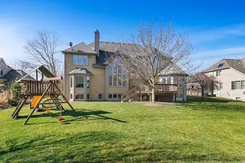 Exterior - 738 Fox Run Dr, Geneva, IL 60134 photo 4 of 9