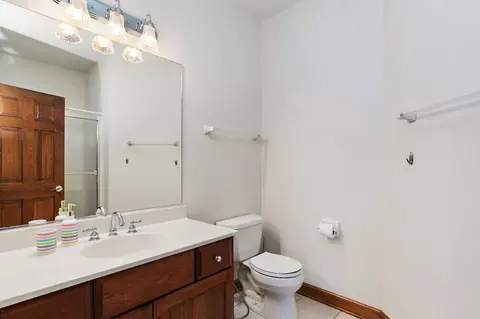 Bath - 738 Fox Run Dr, Geneva, IL 60134 photo 4 of 6