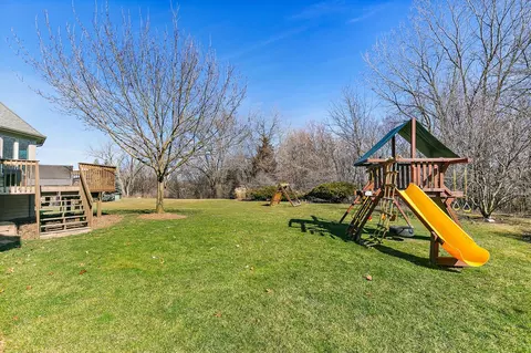 Exterior - 738 Fox Run Dr, Geneva, IL 60134 photo 7 of 9