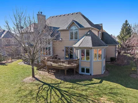 Exterior - 738 Fox Run Dr, Geneva, IL 60134 photo 3 of 9