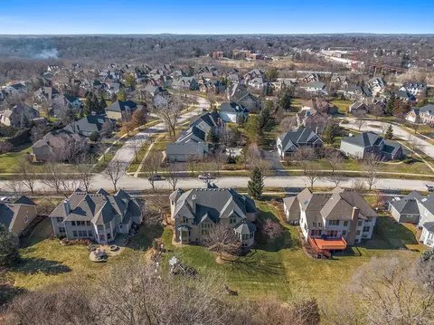 View/Area - 738 Fox Run Dr, Geneva, IL 60134 photo 5 of 7