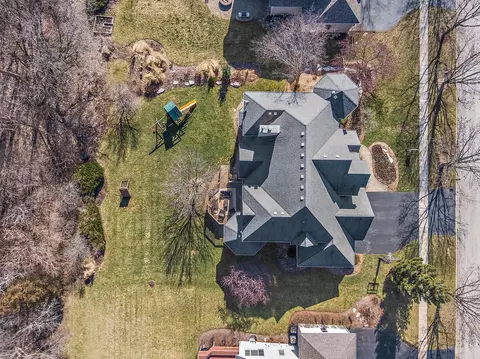 View/Area - 738 Fox Run Dr, Geneva, IL 60134 photo 3 of 7