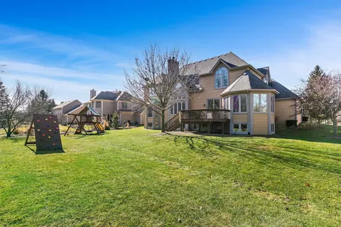 Exterior - 738 Fox Run Dr, Geneva, IL 60134 photo 5 of 9