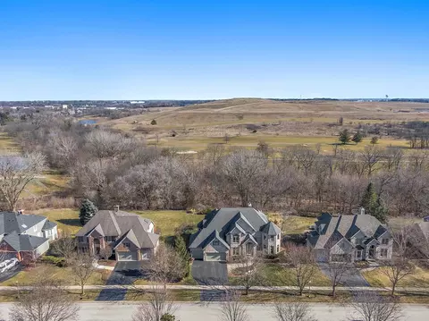 View/Area - 738 Fox Run Dr, Geneva, IL 60134 photo 1 of 7