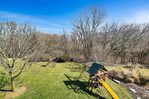 View/Area - 738 Fox Run Dr, Geneva, IL 60134 photo 2 of 7