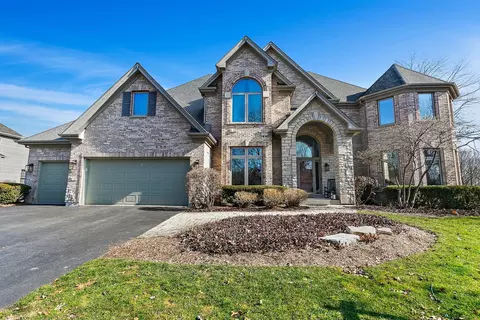 Exterior - 738 Fox Run Dr, Geneva, IL 60134 photo 2 of 9