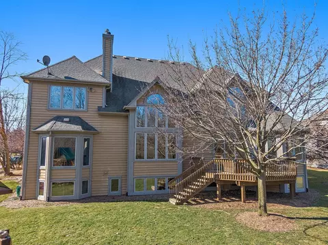 Exterior - 738 Fox Run Dr, Geneva, IL 60134 photo 8 of 9