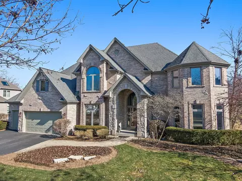 738 Fox Run Dr, Geneva, IL 60134