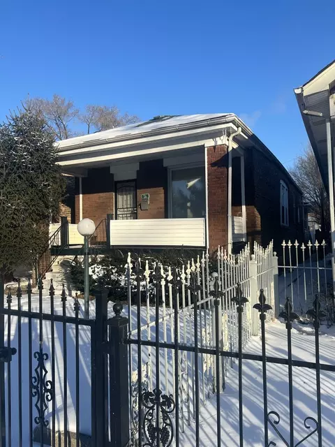 26 E 102nd St, Chicago, IL 60628