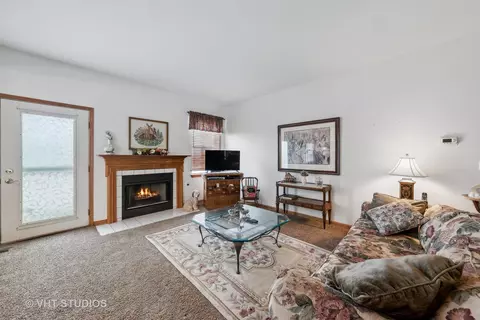 Living - 13651 S Redbud Dr, Plainfield, IL 60544 photo 2 of 5