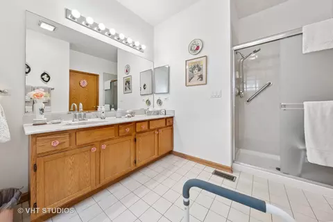 Bath - 13651 S Redbud Dr, Plainfield, IL 60544 photo 2 of 3