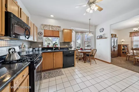 Kitchen - 13651 S Redbud Dr, Plainfield, IL 60544 photo 2 of 3