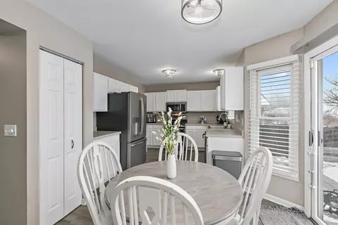 4713 Oregon Trl, Mchenry, IL 60050 photo 9