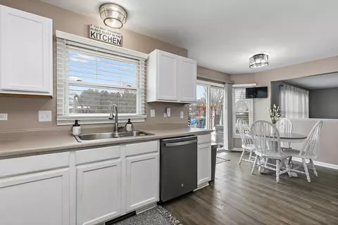 4713 Oregon Trl, Mchenry, IL 60050 photo 10