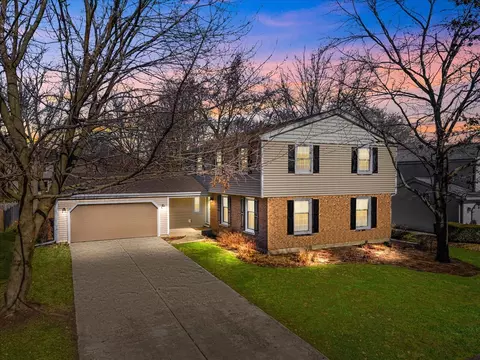 1649 Apache Dr, Naperville, IL 60563