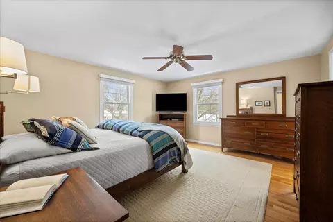 Bedroom - 1649 Apache Dr, Naperville, IL 60563 photo 2 of 3