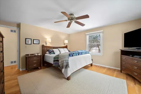 Bedroom - 1649 Apache Dr, Naperville, IL 60563 photo 1 of 3