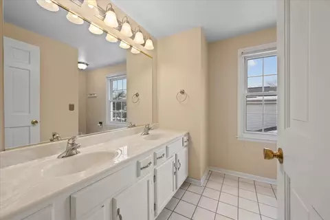 Bath - 1649 Apache Dr, Naperville, IL 60563 photo 3 of 3