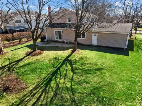 Exterior - 1649 Apache Dr, Naperville, IL 60563 photo 8 of 9