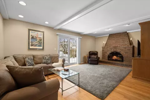 Living - 1649 Apache Dr, Naperville, IL 60563 photo 3 of 7