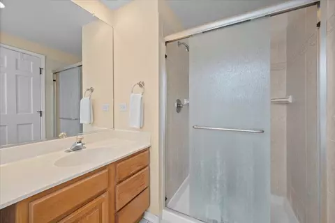Bath - 1649 Apache Dr, Naperville, IL 60563 photo 2 of 3
