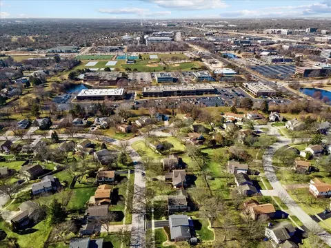 View/Area - 1649 Apache Dr, Naperville, IL 60563 photo 1 of 5