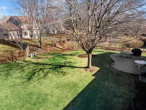 Exterior - 1649 Apache Dr, Naperville, IL 60563 photo 7 of 9